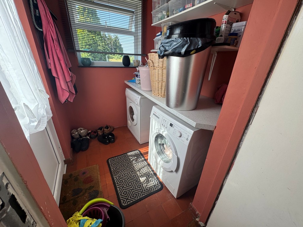 Lot: 167 - DETACHED FOUR-BEDROOM HOUSE - RESIDENTIAL INVESTMENT - Utility